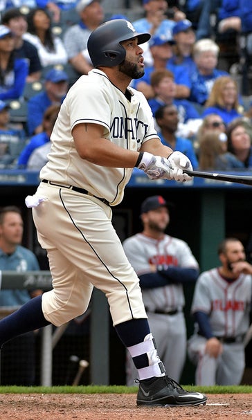 Morales' blast lets Royals walk it off, 4-2 over Braves in 13